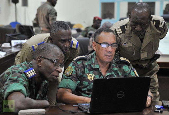 Tướng lĩnh quân chính phủ Mali đang chuẩn bị họp tham mưu giải quyết nhiệm vụ quan trọng liên quan đến chiến dịch tiêu diệt lực lượng phiến quân
